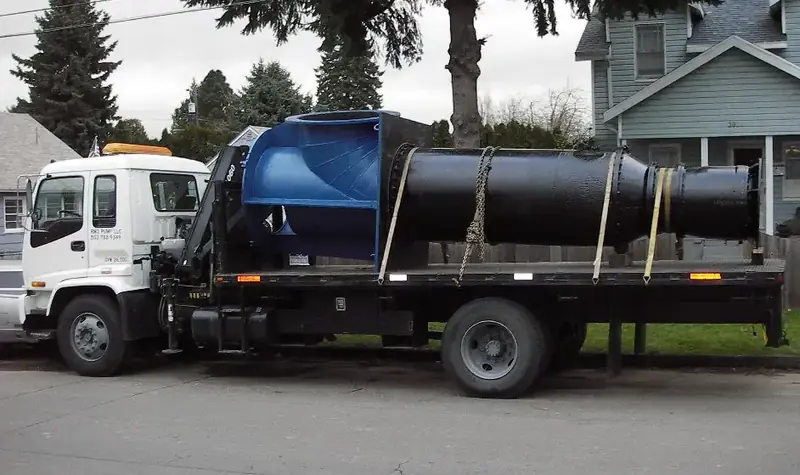 Large pump assembly secured on a service truck