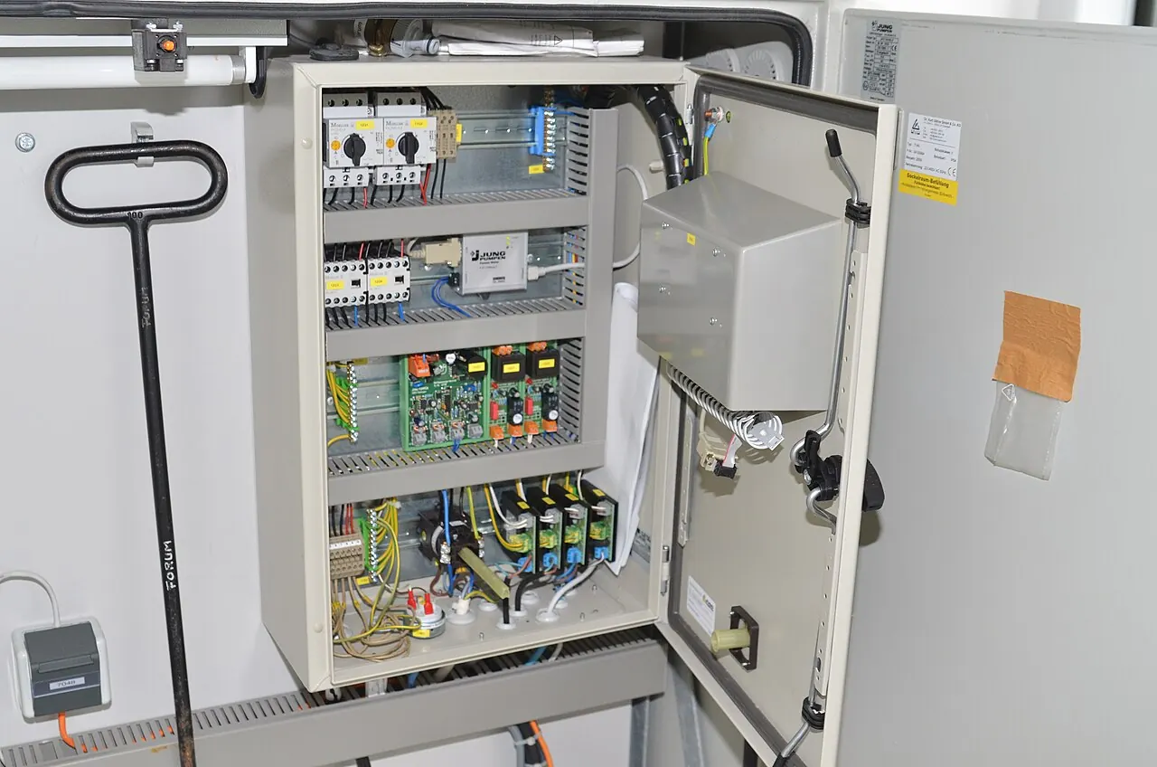Open pump control panel and wiring